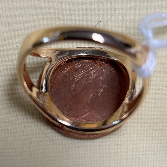RING GENUINE CANADIAN PENNY, ON GOLD-TONE METAL, LADY SIZE 10, WILLOWBAY JEWELLE - Picture 3 of 3
